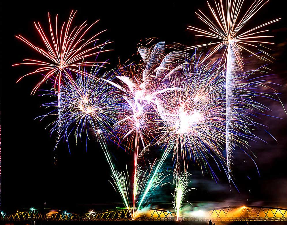 Light 'Em Up Fireworks Central Queensland